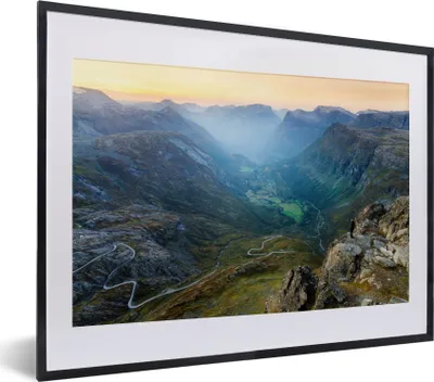 Produktbild von MuchoWow® MuchoWow® Gerahmtes Poster Geiranger-Tal in Norwegen 40x30 cm - Poster mit zchwarzem Bilderrahmen - Bilderrahmen - Poster im Rahmen