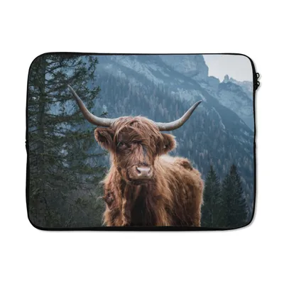 Produktbild von MuchoWow® Laptop Hülle 17 Zoll Laptoptasche Schottische Highlander - Wald - Berge - Zipper - Schutzabdeckung