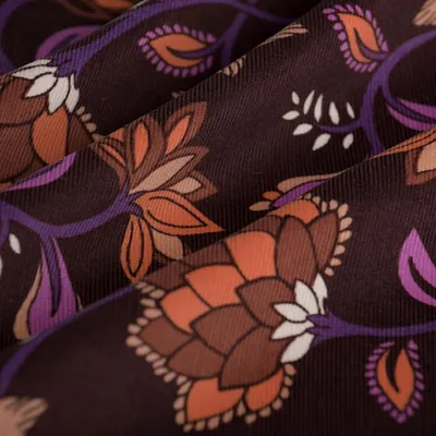 Imagen del producto de Tejido de terciopelo floral, 140 cm de ancho, color café, certificado