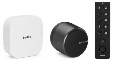 Image de Ensemble de serrure intelligente Tedee GO2 avec clavier PRO et passerelle, permettant un accès sans clé, via un code PIN et uneà distance via l'application