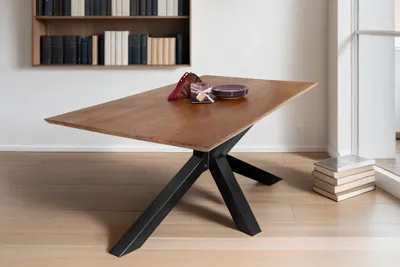 Produktbild von Esstisch 120x80 cm Abby, Akazienholz massiv + nussbaumfarben, Esszimmertisch mit Schweizer Kante, Spider-Metallgestell Schwarz, massiver Holztisch, Tischplatte 26mm