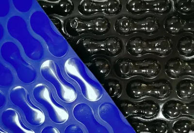 Immagine prodotto di Telone estivo per piscina in legno | 400µ | Geo Bubble™ | blu / nero | rettangolo | 350 x 320 cm