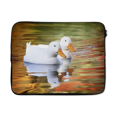 Produktbild von MuchoWow® Laptop Hülle 14 ZollEnten - Wasser - Spiegelung - Familie Laptoptasche - Laptoptasche - Stoßsicher - Schutzhaube