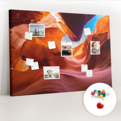 Imagen del producto de Tablero de corcho con chinchetas – Tablero con chinchetas para fotografías y notas – 140x100 cm – 100 chinchetas de colores – Kaňon