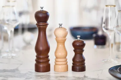 Immagine prodotto di Macina pepe, Bisetti Roma, 19 cm, legno di noce, meccanismo in acciaio
