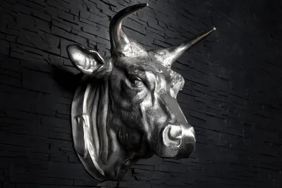 Produktbild von Casa Padrino Designer Stierkopf Torero Höhe: 53 cm, Breite: 63 cm, Tiefe: 53 cm edle Skulptur aus Aluminium, vernickelt - Edel & Prunkvoll