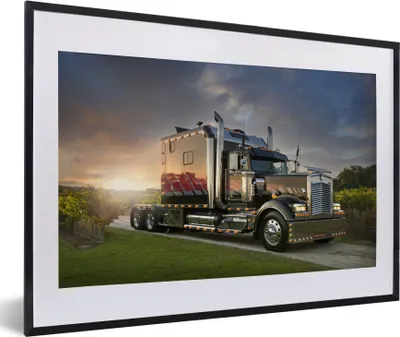 Produktbild von MuchoWow® MuchoWow® Gerahmtes Poster Lkw-Fahrten bei Sonnenuntergang 60x40 cm - Poster mit zchwarzem Bilderrahmen - Schlafzimmer - Plakat in Rahmen - Drucken