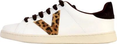 Produktbild von Sneakers mit Schnürsenkeln