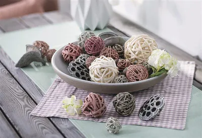 Produktbild von Dekoset "Colorful Nature" aus Rattan Kugeln und Fruchthülsen, gefärbt, Ø 4-10 cm, Kugelset, Naturdeko, Tischdeko, Vasenfüller