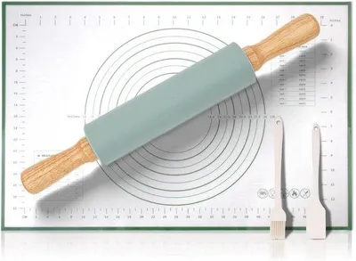 Productafbeelding van Famanu houten bakset met accessoires – deegroller, bakmat en deegschraper – ideaal voor pizza, koekjes en brood