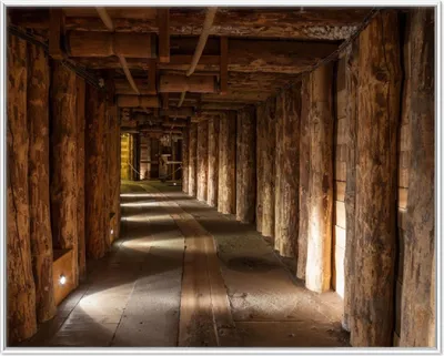 Produktbild von Wallario Wandbild Alter Tunnel in einer Salzmine in Polen, Größe: 40,30 x 50,30 cm, Poster mit weißem Aluminiumrahmen