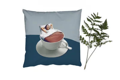 Produktbild von MuchoWow® Zierkissen Sofakissen Wohnzimmer Dekokissen 50x50 cm Frau - Kaffee - Jahrgang - Komfort - Sofakissen