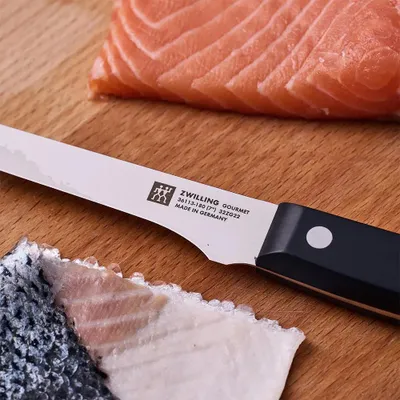 Zdjęcie produktu dla Nóż do filetowania ZWILLING Gourmet, 18 cm, specjalna stal nierdzewna, ergonomiczny uchwyt z tworzywa sztucznego, czarny - Germany