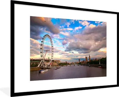 Produktbild von MuchoWow® Gerahmtes Poster Weiße Wolkenformation über dem London Eye in London 90x60 cm - Poster mit Schwarzem Bilderrahmen Wandposter Rahmen Foto Bilder - Wanddekoration - Fotos
