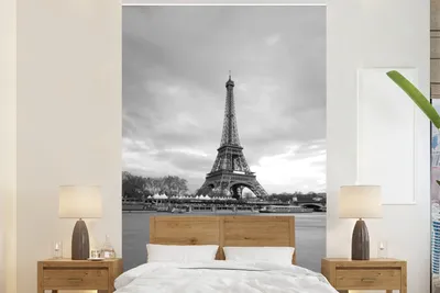 Produktbild von MuchoWow® Fototapete für Wohnzimmer oder Schlafzimmer Wandtapete Vinyl Motivtapete Eiffelturm in Paris - schwarz und weiß - 160x240 cm - Vinyltapete