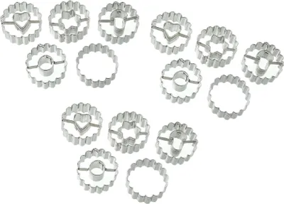 Image de Oetker 15 Mini-Linzer Set d'emporte-pièces, emporte-pièces pour Noël, emporte-pièces de haute qualité pour biscuits, gâteaux et fondant, motifs variés (couleur : argent), quantité : 1 x 15er Set