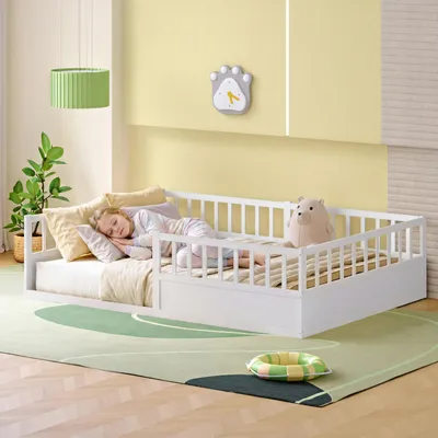 Produktbild von Massivholz Kinderbett Bodenbett 140x200 cm mit Rausfallschutz & Lattenrost, Montessori Bett Gitterbett mit offener Seite, Kiefer Einzelbett in Weiß