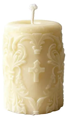 Zdjęcie produktu dla Scent Loop Ozdobna świeca sojowa Pillar Krzyż z delikatnym ornamentem