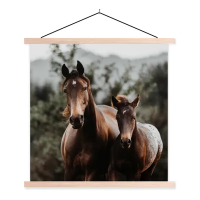 Produktbild von MuchoWow® Textilposter Pferde - Wald - Berge 40x40 cm mit holzfarbenen Rahmen - Posterleiste