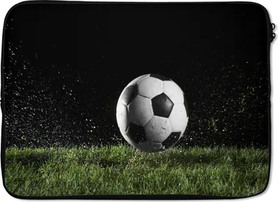 Produktbild von MuchoWow® Laptop Hülle 13 Zoll Fußball auf der Wiese Laptoptasche - Laptophülle - Sleeve - Rundumschutz