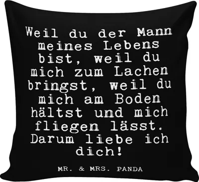 Produktbild von Mr. & Mrs. Panda kuschelkissen 40x40 Weil du der Mann... - Schwarz - Geschenk, Lustige Sprüche, Kissen, bedruckt, Hochzeitstag, Ehe, Mann, Sofa, Freund, Zierkissen