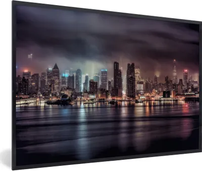 Produktbild von MuchoWow® Gerahmtes Poster Die Skyline von New York bei Nacht 90x60 cm - Poster mit Schwarzem Bilderrahmen Wandposter Rahmen Foto Bilder - Fotorahmen - Foto-Plakat