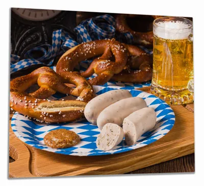 Produktbild von Wallario Herdabdeckplatte aus Glas, Größe 60 x 52 cm 1-teilig, Motiv Bayerische Brotzeit mit Weißwurst, Brezel und Bier