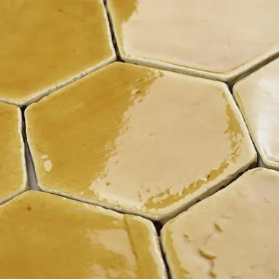 Produktbild von Terrakotta-Produkt aus der Serie Vitri Etna, mit Honigfarbener Glasur