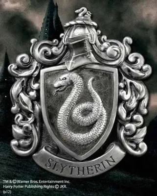Produktbild von Noble Collection Harry Potter Wandschmuck Slytherin House Crest 21 x 28 cm NOB7744