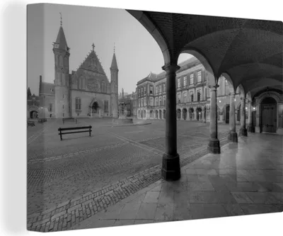 Produktbild von OneMillionCanvasses® - Leinwandbilder - 140x90 cm, Niederländisches historisches Parlamentsgebäude in Den Haag - schwarz und weiß, Wandbilder Kunstdruck Wanddekoration