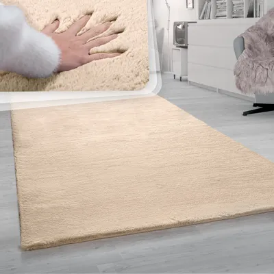 Image de Tapis de salon à poils longs imitation fourrure de lapin douce, couleur sable crème, dimensions 160 x 230 cm