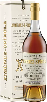 A bottle of Ximénez-Spinola brandy and its packaging.
