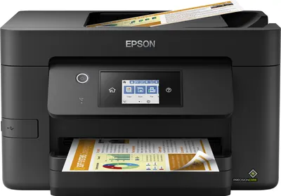 A black Epson WorkForce Pro WF-3825DWF Multifunktionsdrucker is shown from the front, with paper in the input and output trays.