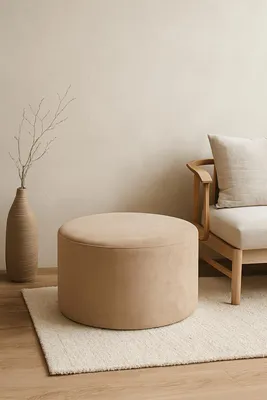 Produktbild von Runder Pouf 60x30 cm in Dark Cream – Eleganter Sitzhocker & Fußhocker für Wohnzimmer, KI-generiertes Bild