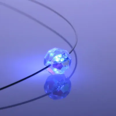 Produktbild von sompex-trendpoint Leuchtende Halskette LED Kristall Ball blau mit Swarovski®- Elements