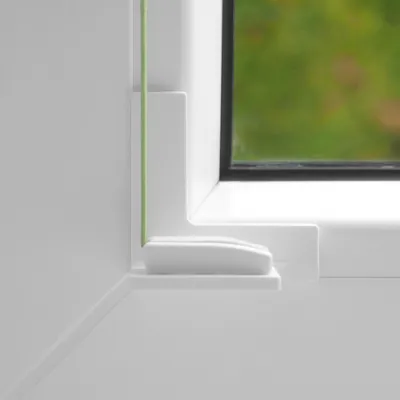 Produktbild von Klebeplatten für die Glasleiste inkl. Spannschuh, Glasleistenklebeplatte weiß, 1x 4 Stück, Reinigungstuch, Montage von Plissees ohne Bohren am Fenster