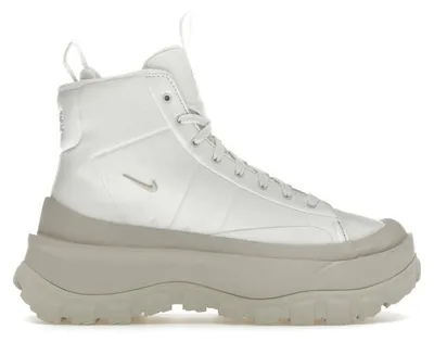 Image de Nike Blazer Roam Mid, couleur blanc cassé, beige clair, or université et noir (pour femmes) - Pointure EU 36