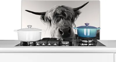 Produktbild von KitchenYeah®  Spritzschutz Küche - Küchenrückwand - Wandschutz für Herd und Spüle - Schottisches Hochlandrind - Schwarz - Weiß - Tiere 80x40 - Alu-Dibond (Alternative zum Spritzschutz aus Glas) - Hitz