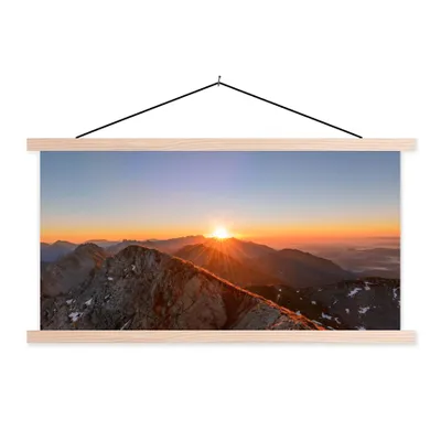 Produktbild von MuchoWow® Textilposter Berg - Landschaft - Sonne 120x60 cm mit holzfarbenen Rahmen - Klemmleiste
