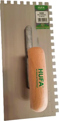 Produktbild von Hufa Glättekelle Stahl Holzgriff 280mm x 130mm 8x8mm gezahnt