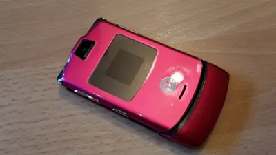Immagine prodotto di Motorola RAZR V3 Telefono cellulare rosa