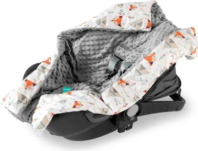Produktbild von Navaris Einschlagdecke für Babyschale - universal Baby Decke für u.a. Maxi Cosi Römer Cybex Autositz - Kinderwagen Fußsack - Decke Fuchs Design