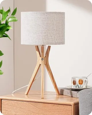 Immagine prodotto di Lampada da comodino in legno - Lampada da tavolo - Crea atmosfera - Treppiede robusto - circa 36 cm - Beige