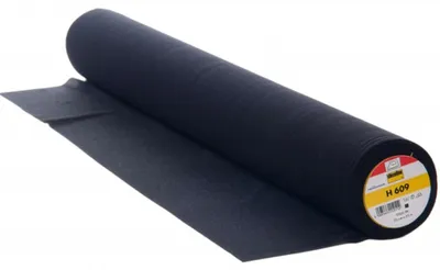 Vlieseline H609 elastische Bügeleinlage in Schwarz auf Rolle für dehnbare Stoffe.