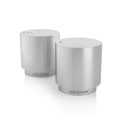 Obrázek produktu pro Sada solničky a pepřenky LARS NYSØM | Solnička z nerezové oceli, kořenka v minimalistickém designu, snadné doplňování (nerezová ocel)