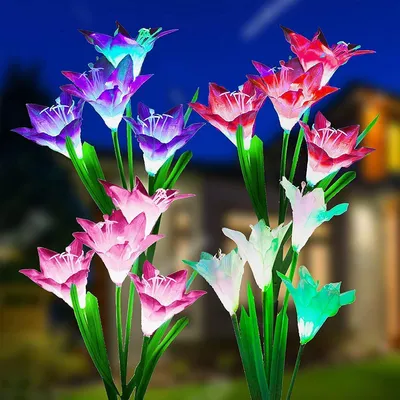 Produktbild von Novzep Solar Blumenlampen, 4 Stück, farbwechselnd, farbecht, IP65 wasserdicht, automatisch, 6-8 Stunden Leuchtdauer, mit 25% effizienterem monokristallinem Solar, LEDs, realistische Stoffblüten für Garten, Rasen & Außenbereich.