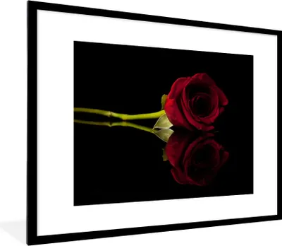 Produktbild von MuchoWow® Gerahmtes Poster Rosen - Schwarz - Rot 80x60 cm - Poster mit Schwarzem Bilderrahmen Wandposter Rahmen Foto Bilder - Schlafzimmer-Dekorationen - Fotoposter