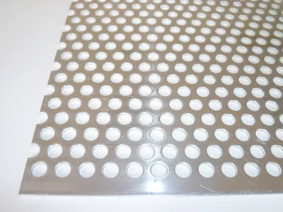 Produktbild von B&T Metall Aluminium Lochblech 2,0 mm stark Rundlochung Ø 8 mm versetzt RV 8-12 Größe 20 x 70 cm (200 x 700 mm)