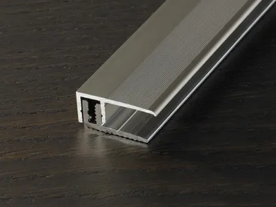 Produktbild von PROLINE Edelstahl 2,7 Meter PROVARIO Universal Bodenprofil, Schraubbares Aluminium Profilsystem, Mit Höhenverstellung, Für Bewegungsfugen, Einfache Verlegung