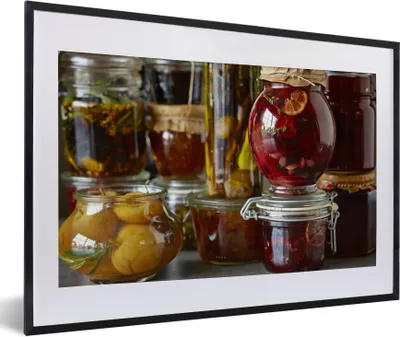 Produktbild von MuchoWow® MuchoWow® Gerahmtes Poster Nahaufnahme von Obst und Gemüse in einem Weckglas 60x40 cm - Poster mit zchwarzem Bilderrahmen - Schlafzimmer - Plakat in Rahmen - Drucken